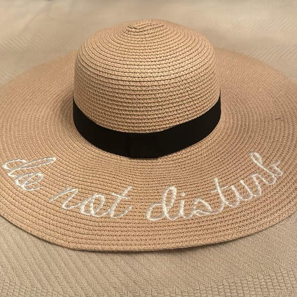 Beach Hat - Picture 3 of 5